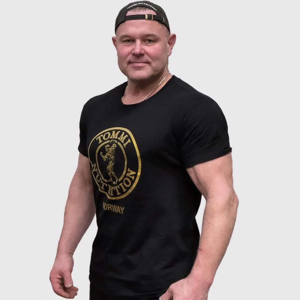 TRAIN INSANE T - SHIRT BLACK/GOLD - TN - Tommi Nutrition - hos Tommi Nutrition
